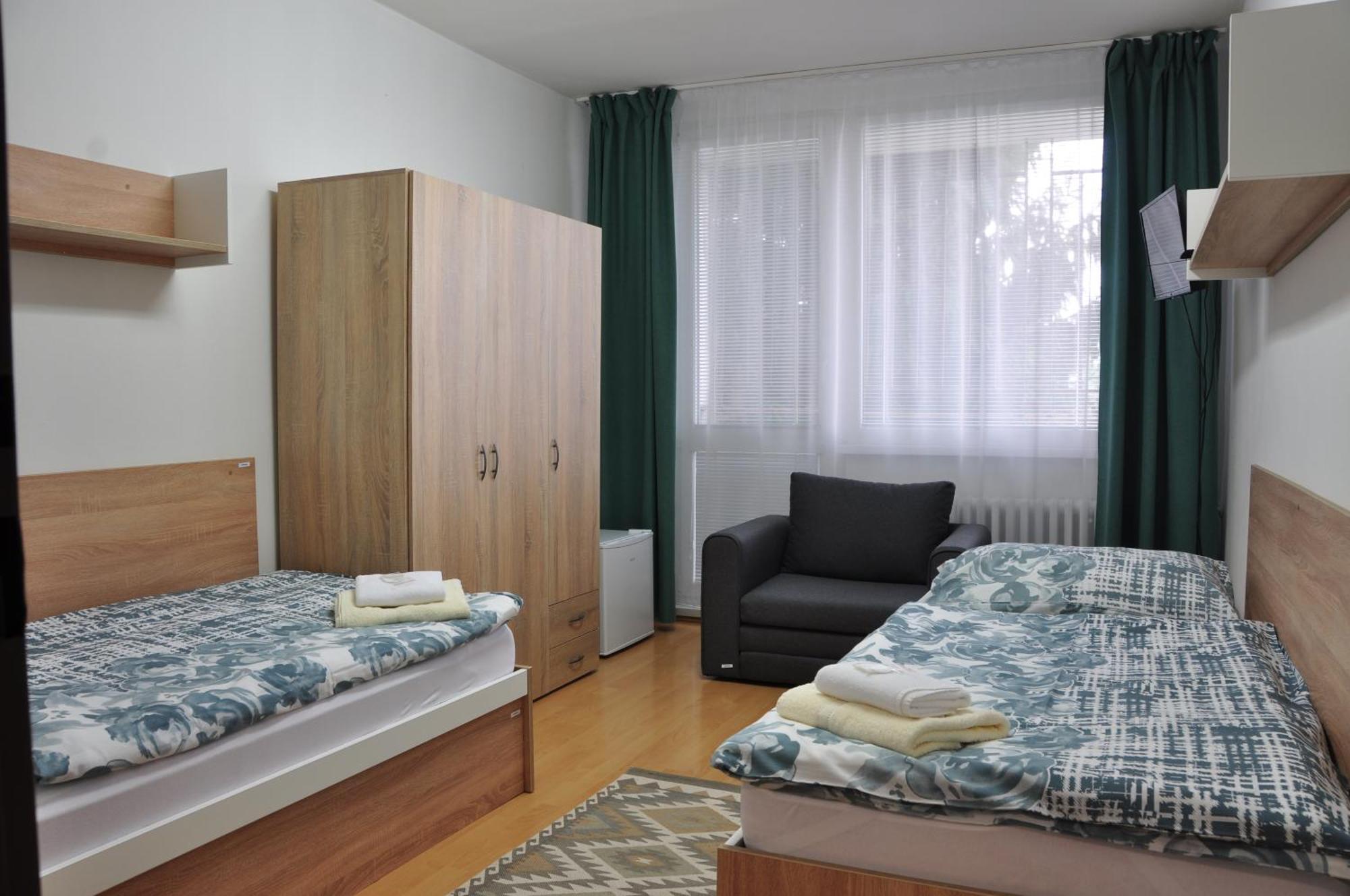 Skolsky Internat Medicka 2 Hotel Kosice Ngoại thất bức ảnh